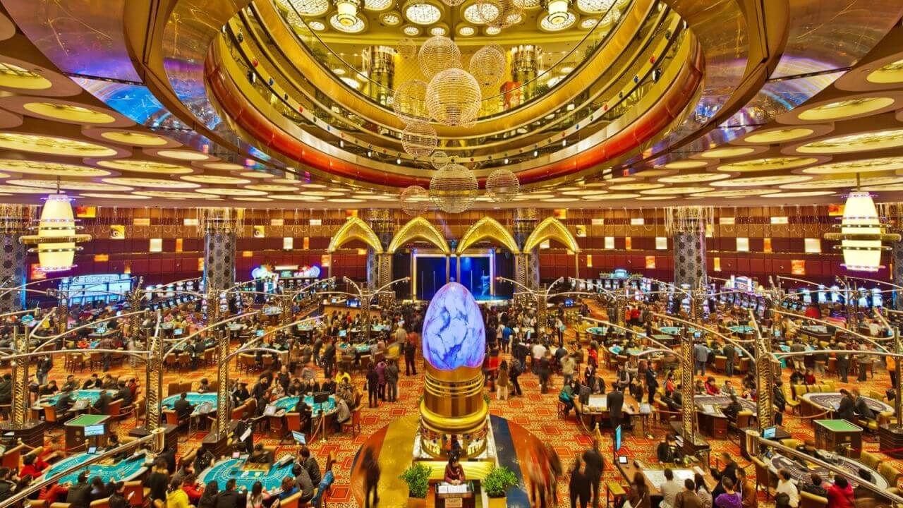 Doanh thu sòng bạc Macau giảm kỉ lục 44%￼